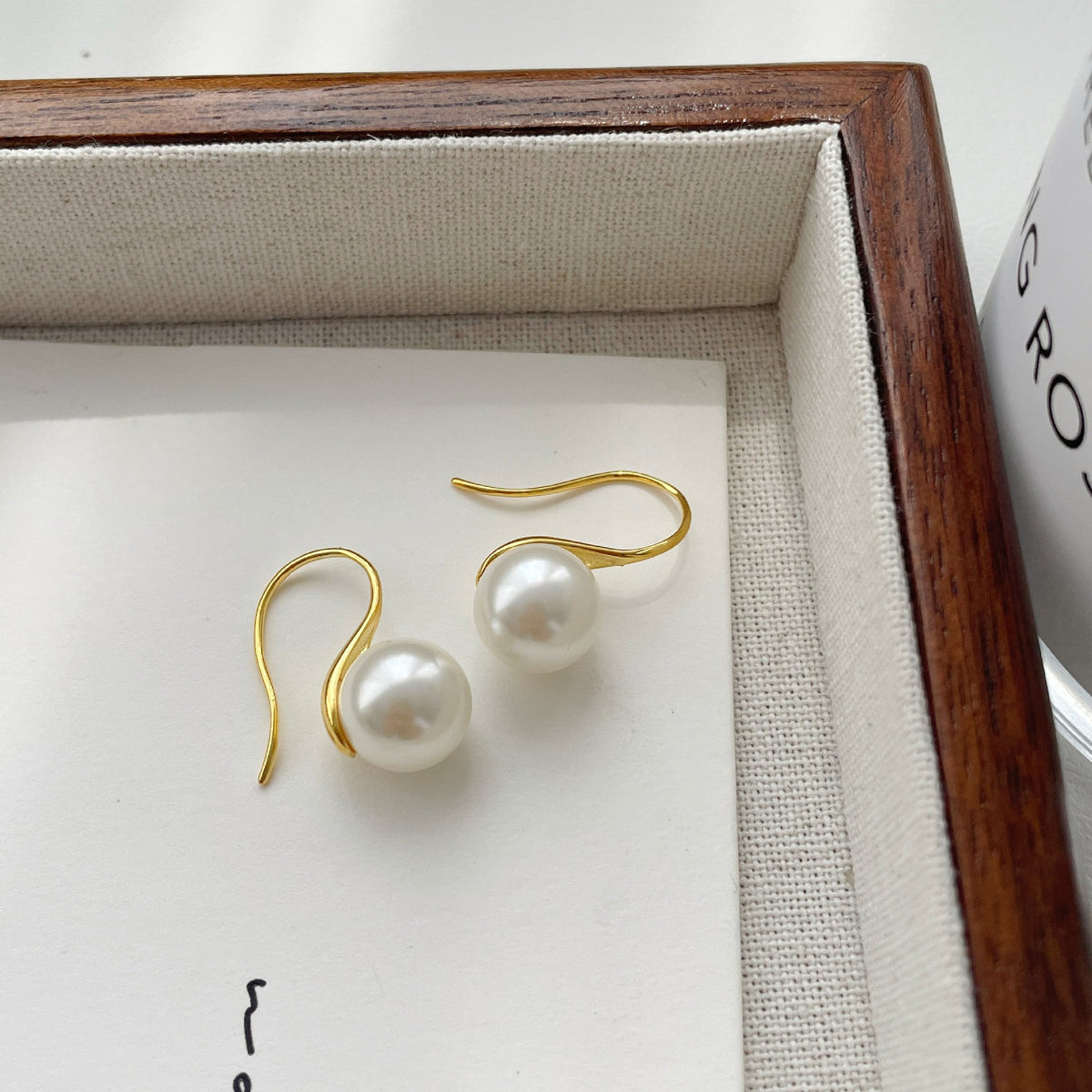 S925 pure silver retro elegant imitation pearl earrings - golden