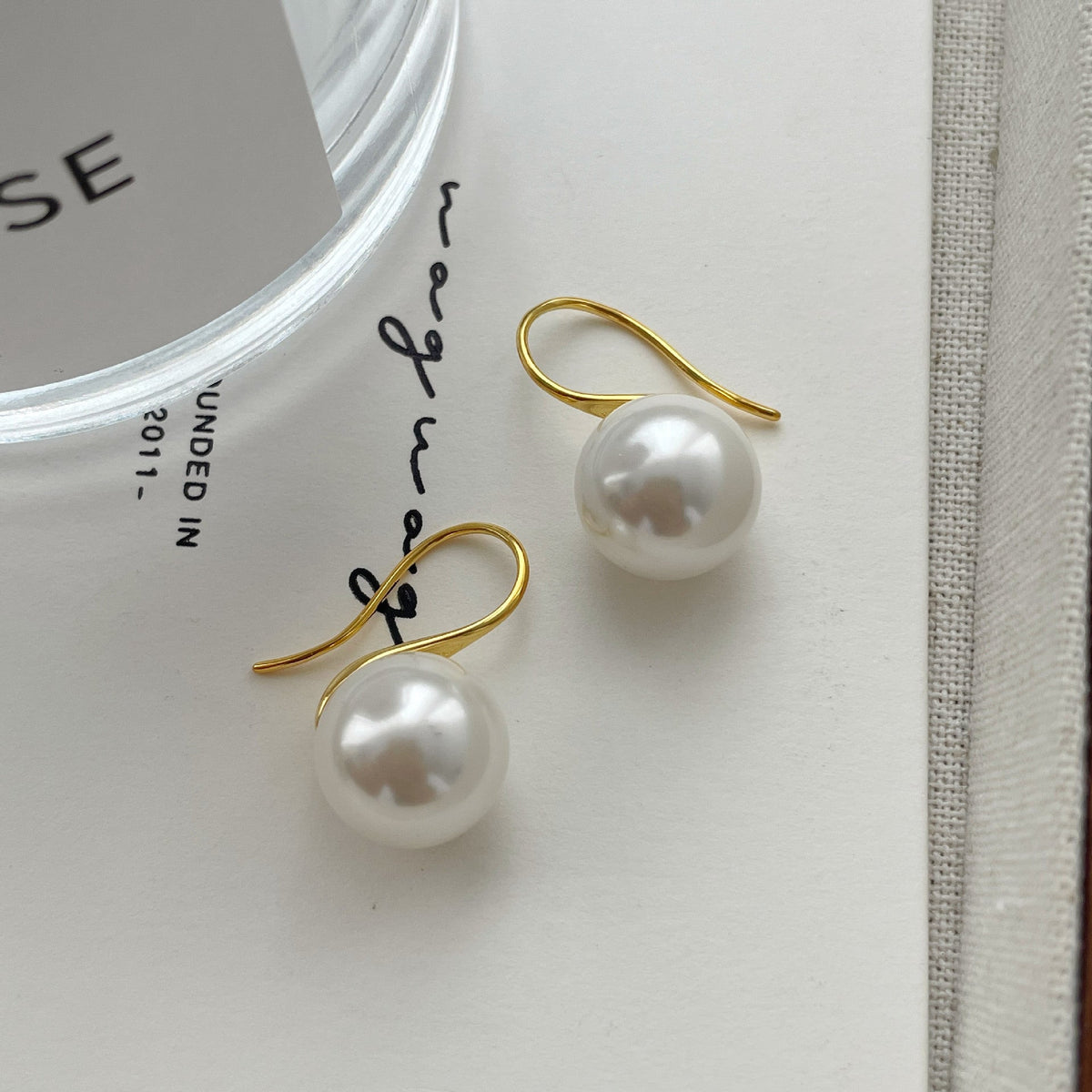 S925 pure silver retro elegant imitation pearl earrings - golden