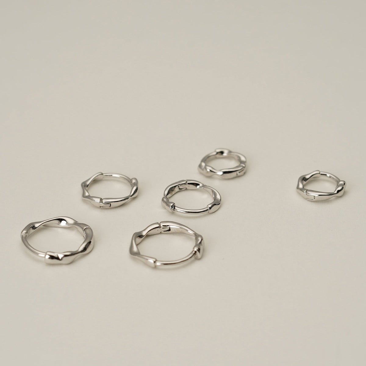 999 sterling silver Mobius shaped design circle ear buckle