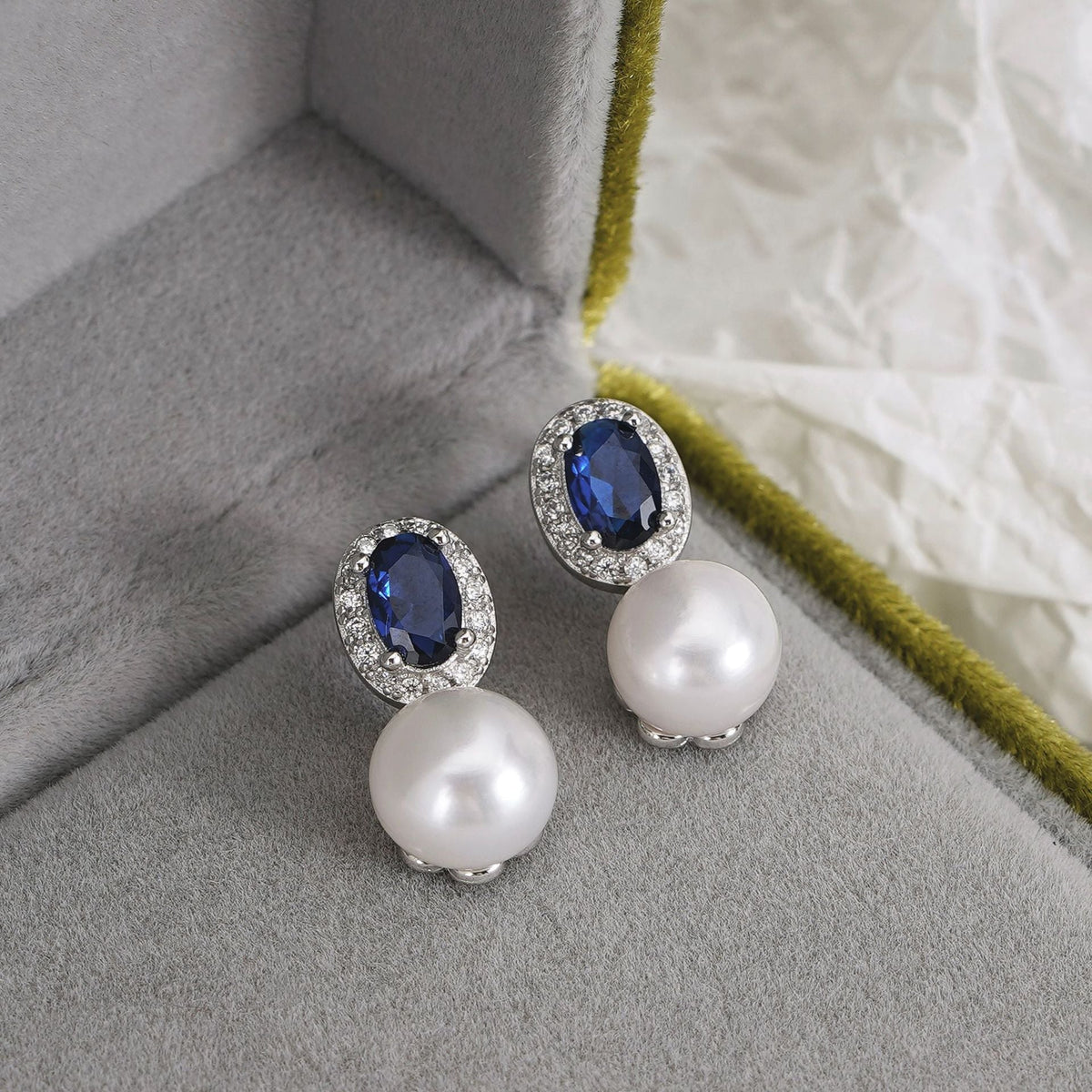 S925 silver Freshwater Pearl Inlaid Zircon Earrings - Silvery