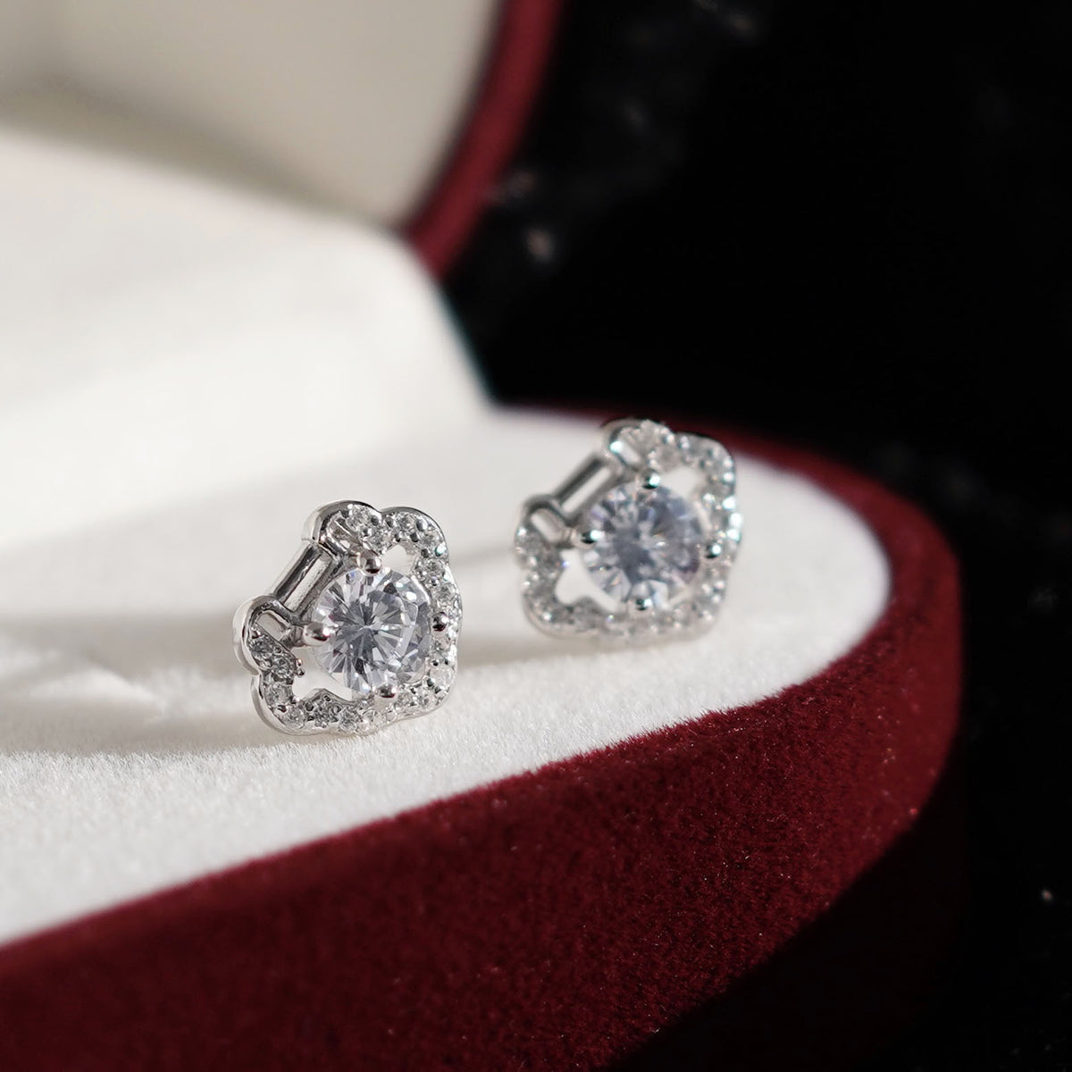 999 Silver Inlaid Sparkling Zirconia Earrings - Silvery