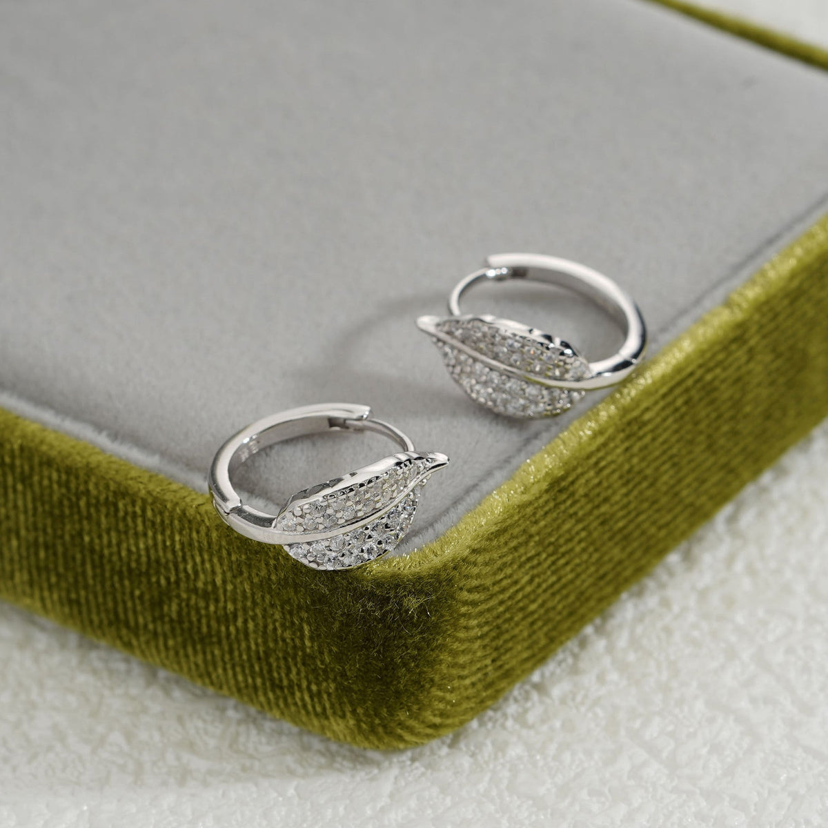 999 Silver Leaf Ear Buckle - Silvery