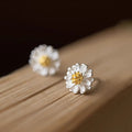 S925 sterling silver daisy earrings - silvery