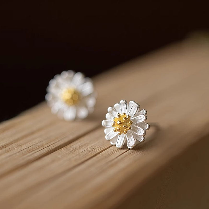S925 sterling silver daisy earrings - silvery