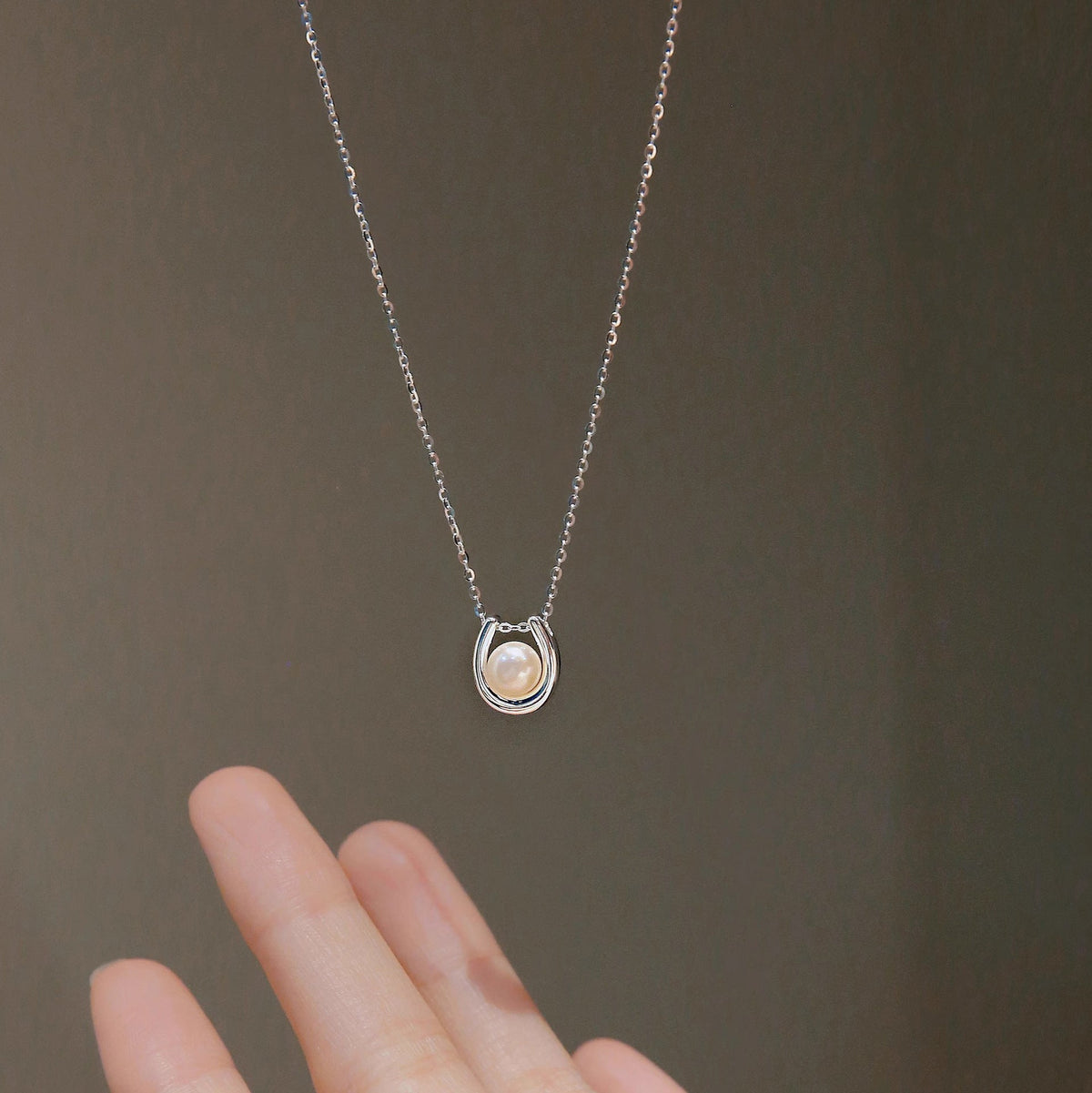 S925 Pure Silver Freshwater Pearl Pendant Necklace - Silvery