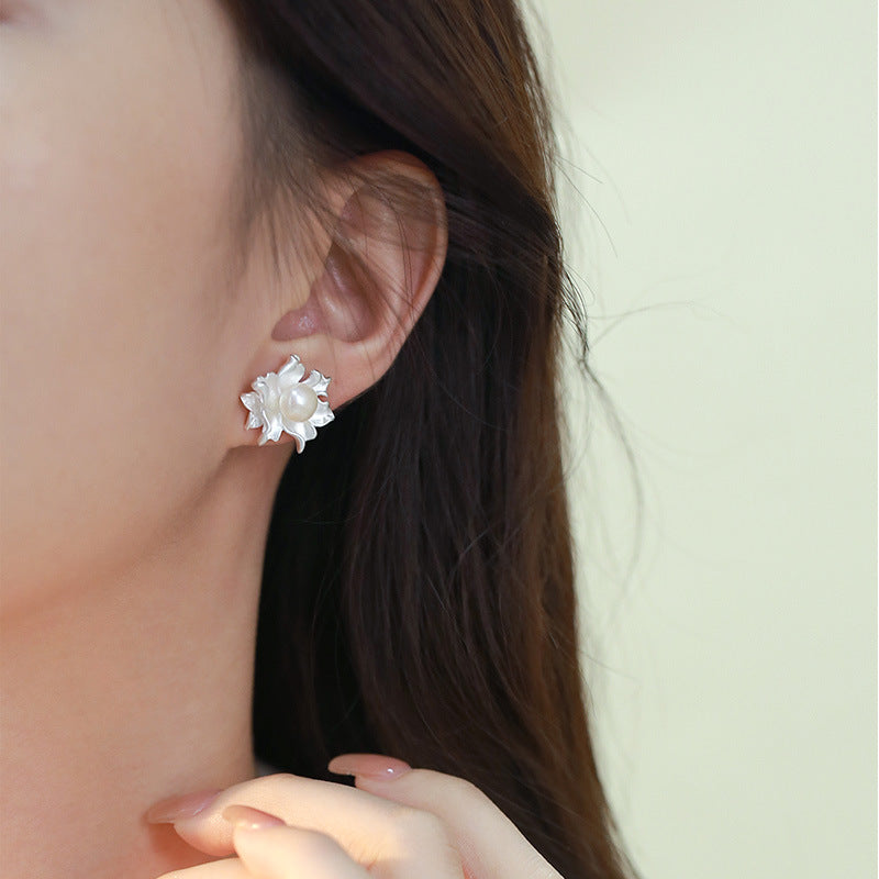 S925 sterling silver freshwater pearl flower earrings - silvery