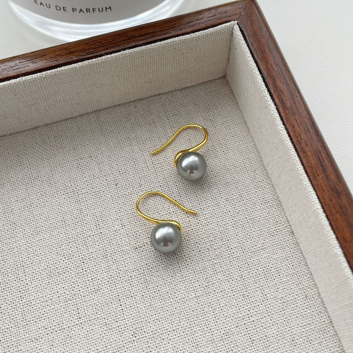 S925 pure silver retro elegant imitation pearl earrings - golden