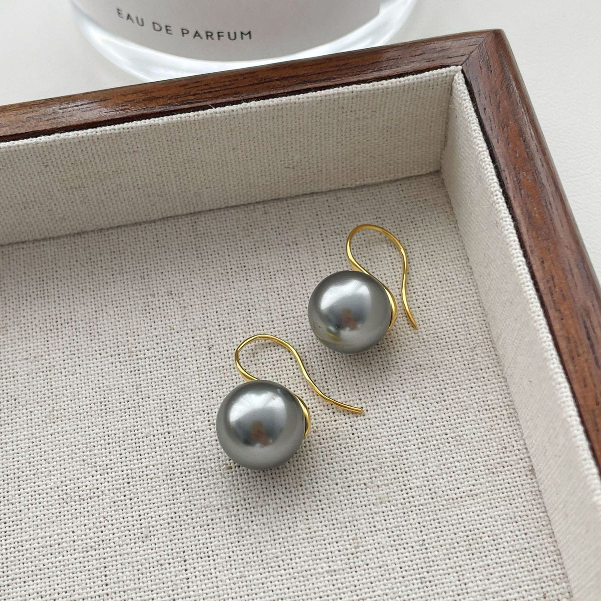 S925 pure silver retro elegant imitation pearl earrings - golden