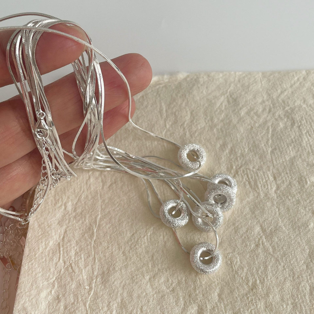 925 sterling silver circle pendant necklace - silvery