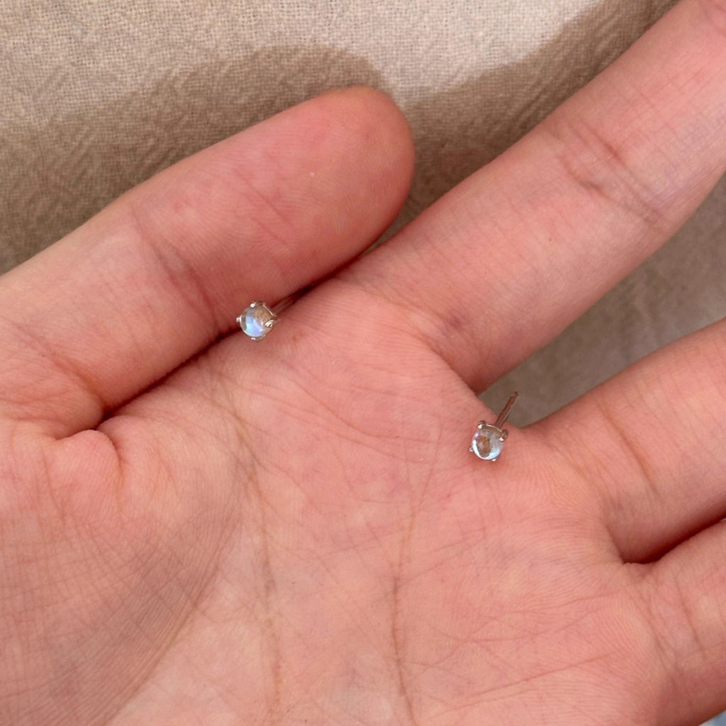 S925 silver small and exquisite imitation moonstone earring