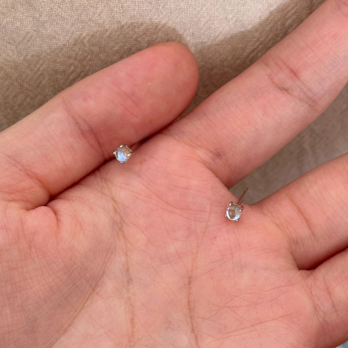 S925 silver small and exquisite imitation moonstone earring