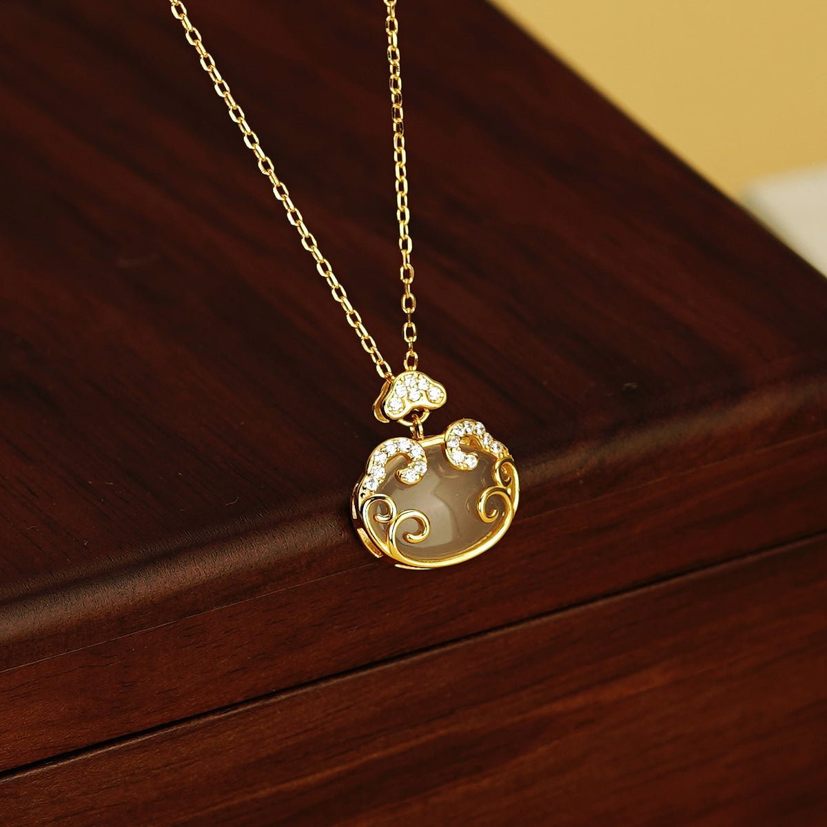 925 sterling silver chalcedony pendant necklace - golden