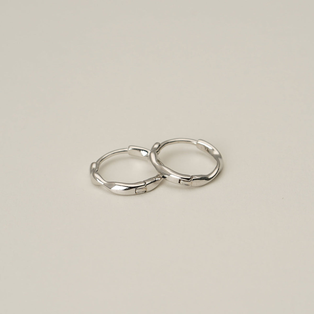 999 sterling silver Mobius shaped design circle ear buckle