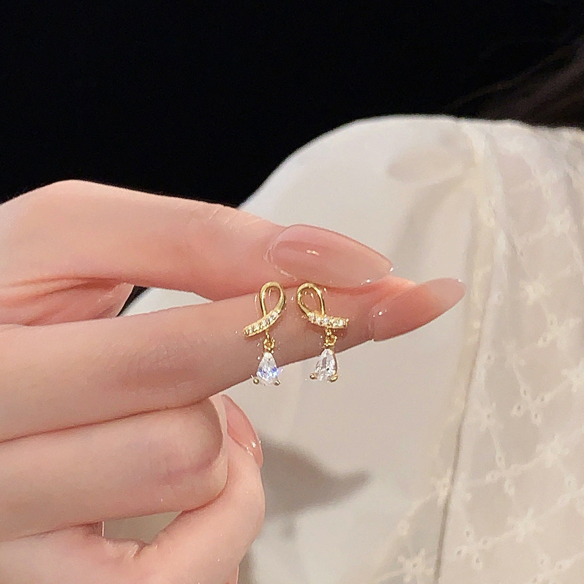 925 sterling silver water droplet shaped zircon earrings