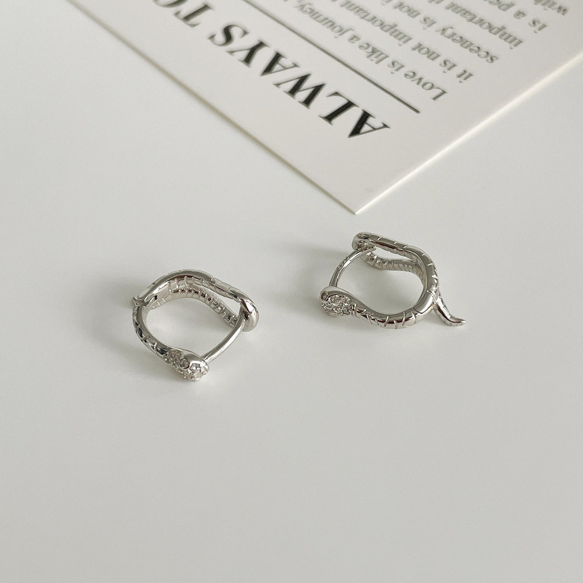 S925 sterling silver snake shaped ear buckle