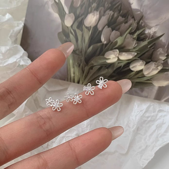 925 sterling silver small flower earrings - silvery