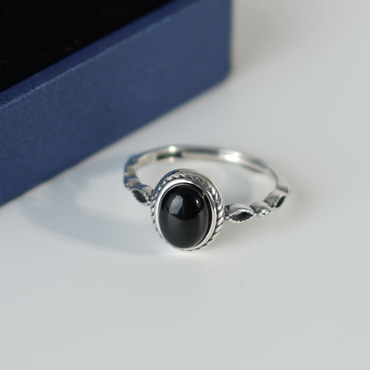 S925 sterling silver oval black agate ring-silvery