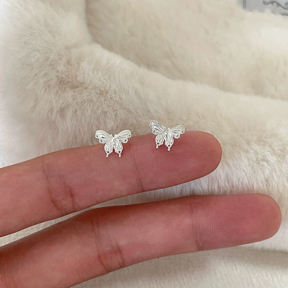 S925 sterling silver butterfly shaped earrings - silvery