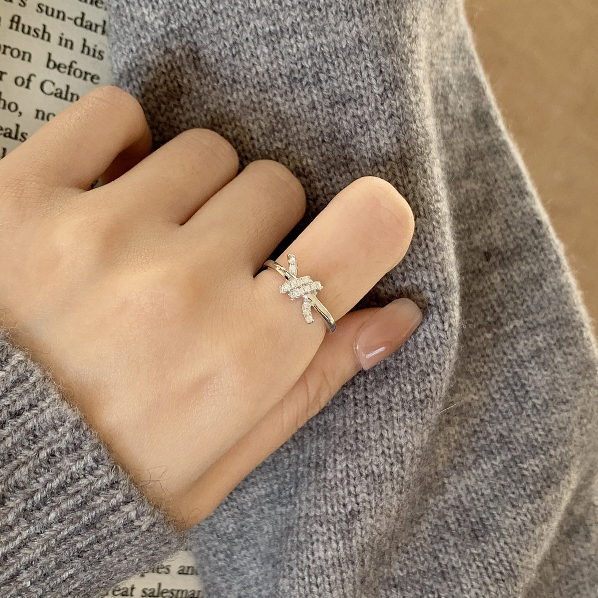 925 sterling silver knot shaped ring
