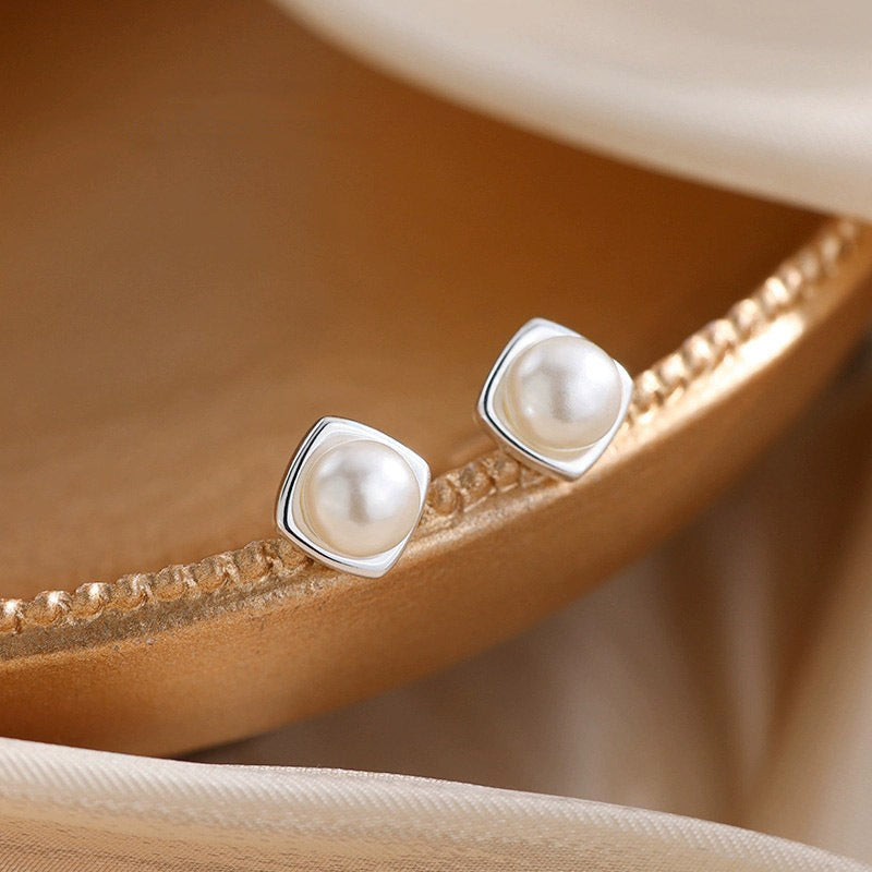 S925 sterling silver small and exquisite freshwater pearl  earrings