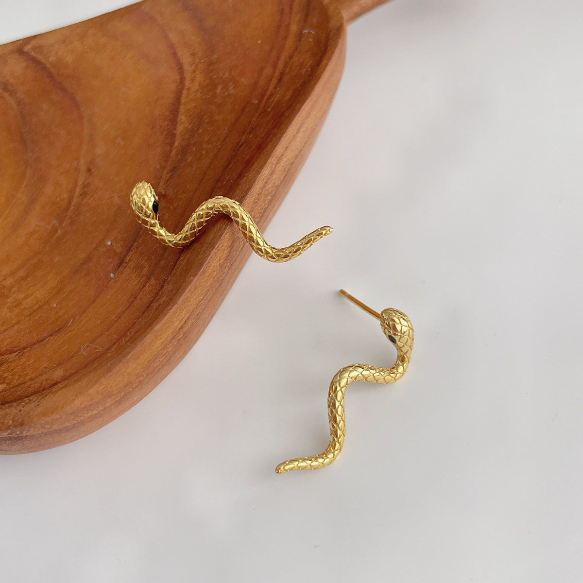 S925 sterling silver snake shaped earrings