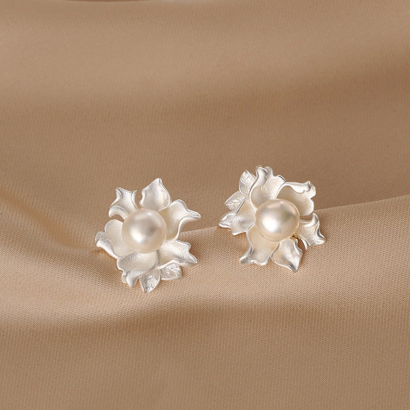 S925 sterling silver freshwater pearl flower earrings - silvery
