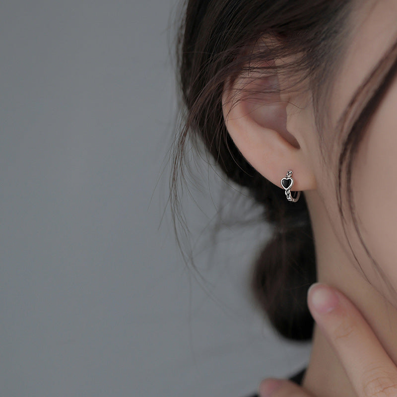 925 silver black heart-shaped ear buckle - silvery