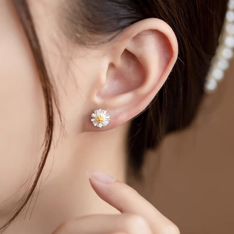 S925 sterling silver daisy earrings - silvery
