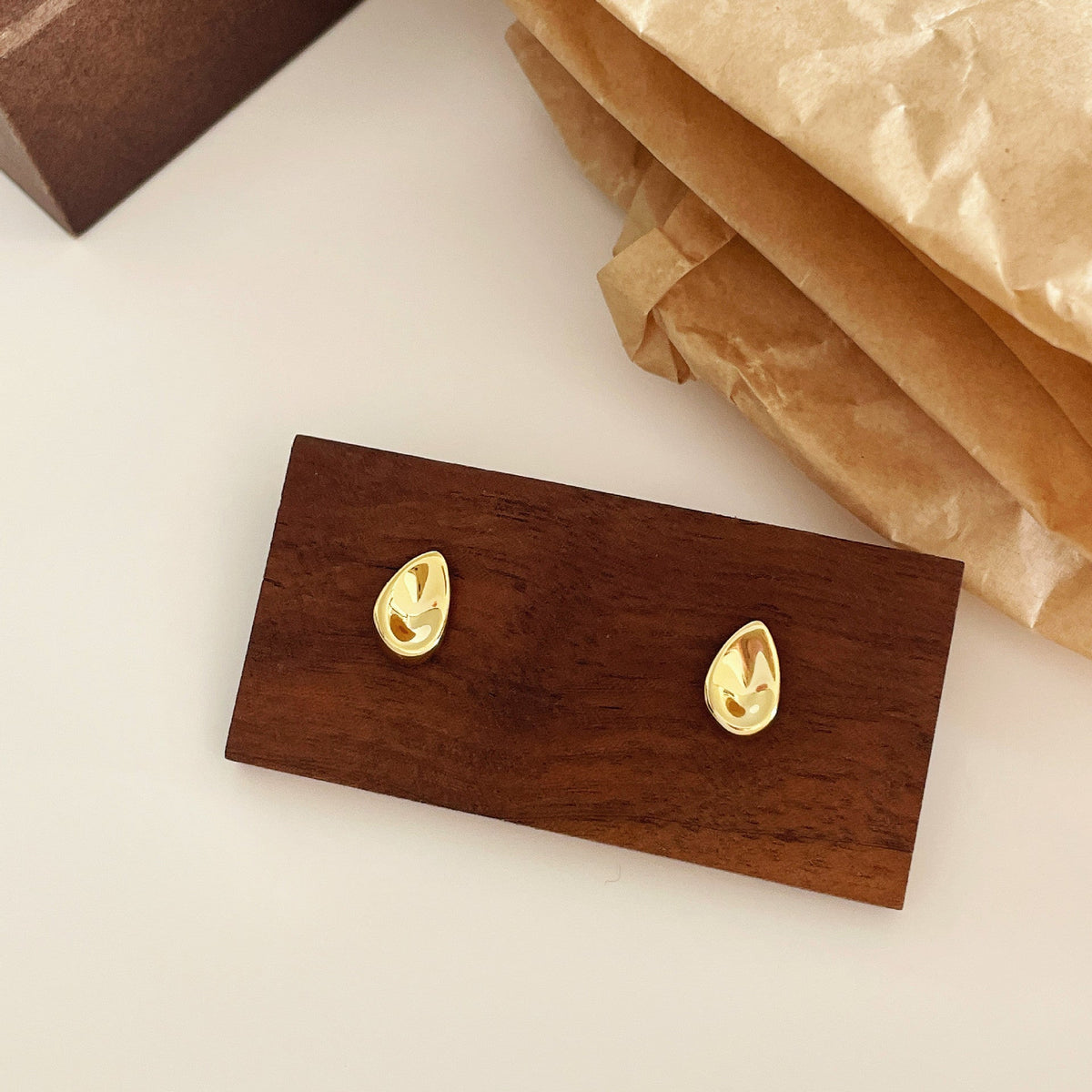 925 sterling silver droplet shaped earrings