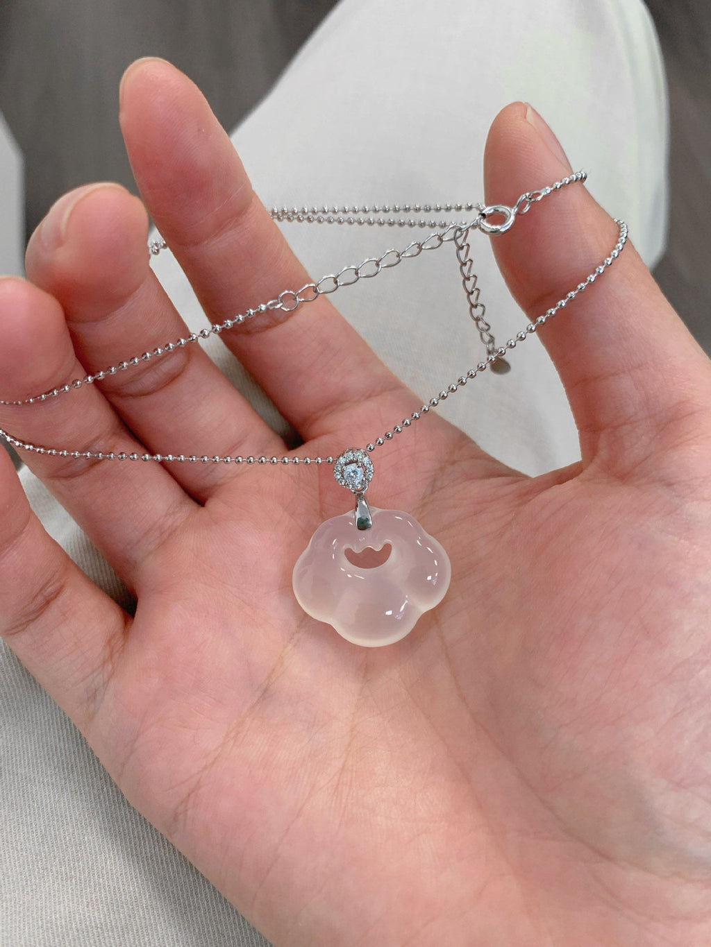 S925 pure silver natural chalcedony auspicious cloud lock necklace
