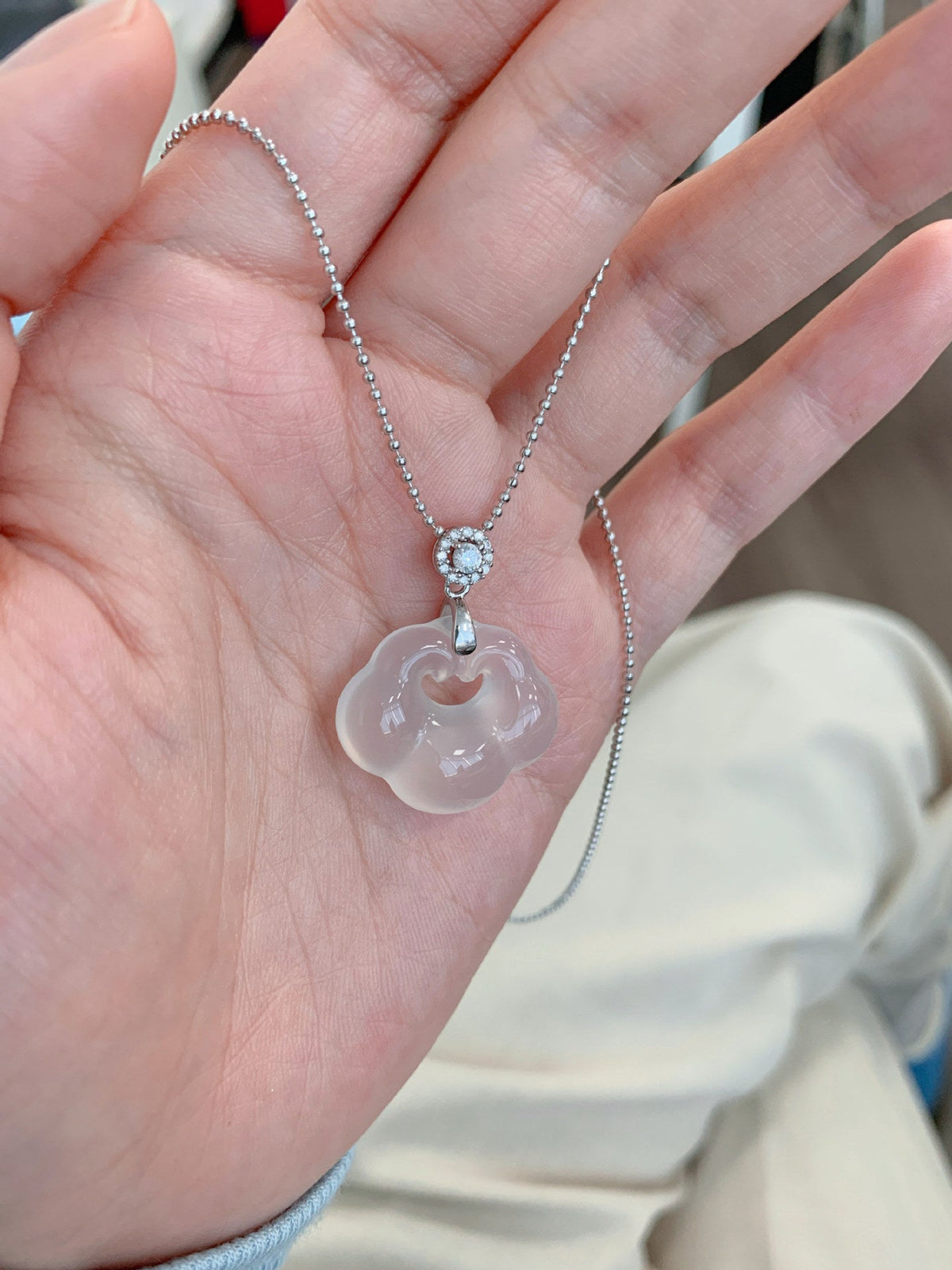 S925 pure silver natural chalcedony auspicious cloud lock necklace