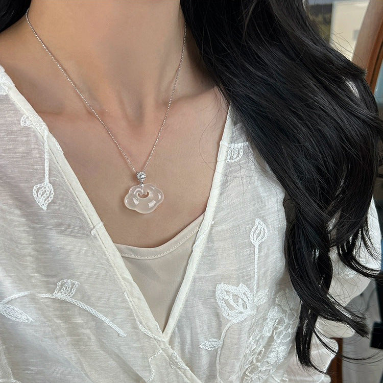 S925 pure silver natural chalcedony auspicious cloud lock necklace
