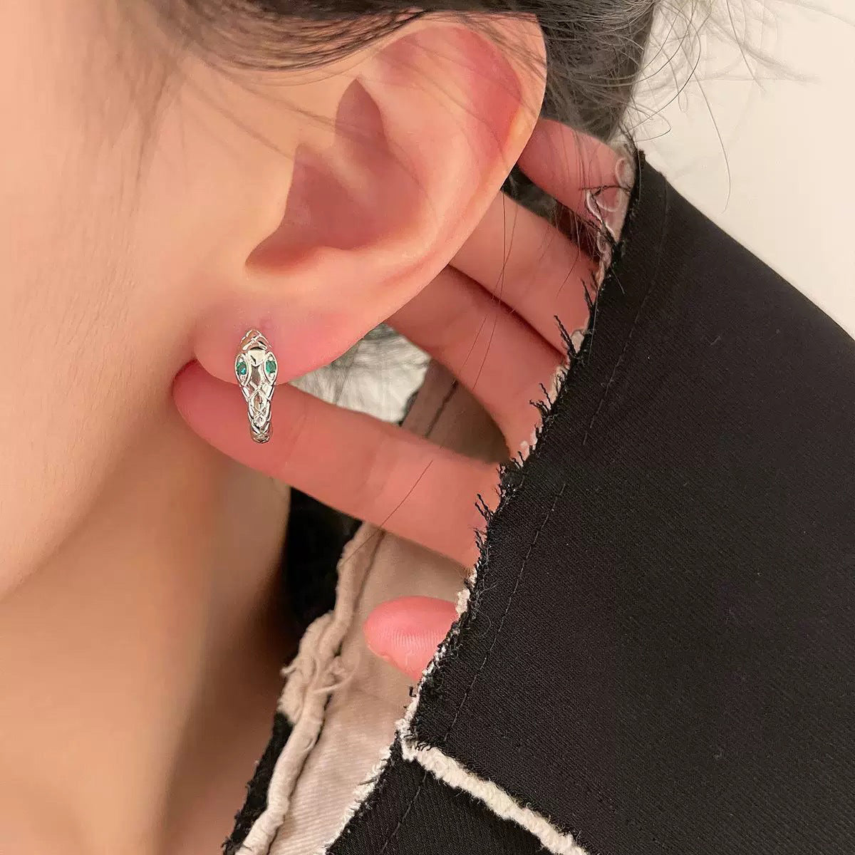 S925 sterling silver snake shaped ear buckle