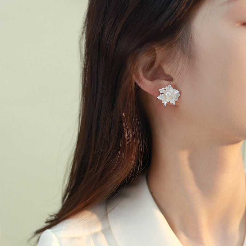 S925 sterling silver freshwater pearl flower earrings - silvery