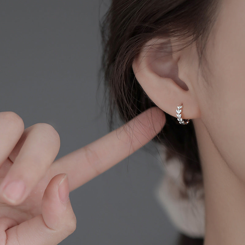 925 sterling silver leaf shaped ear buckle - silvery