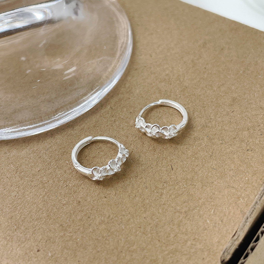 S925 sterling silver flower ear buckle - silvery
