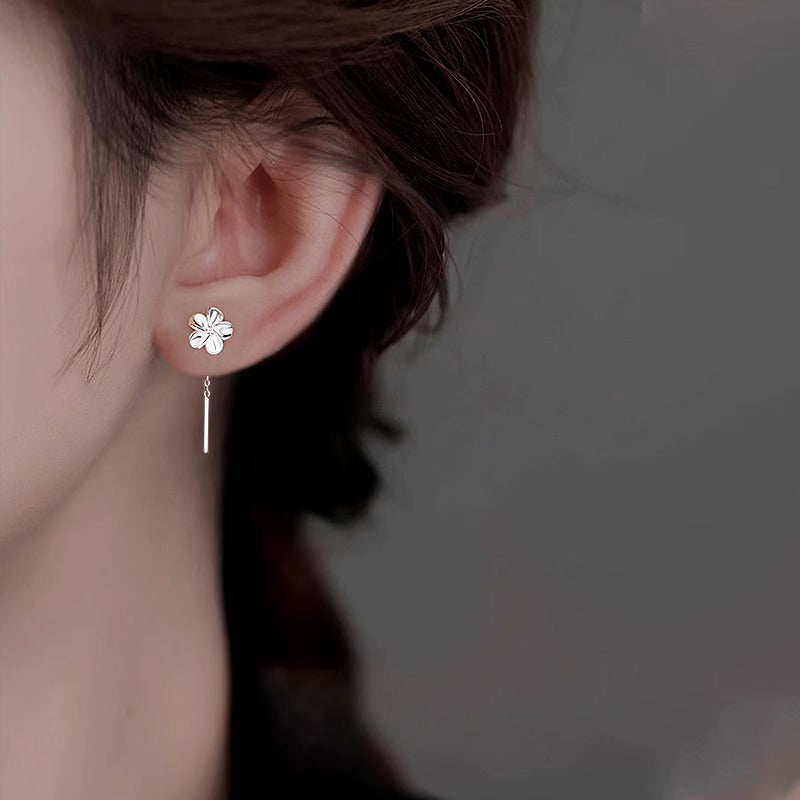 999 Silver Gardenia Earrings
