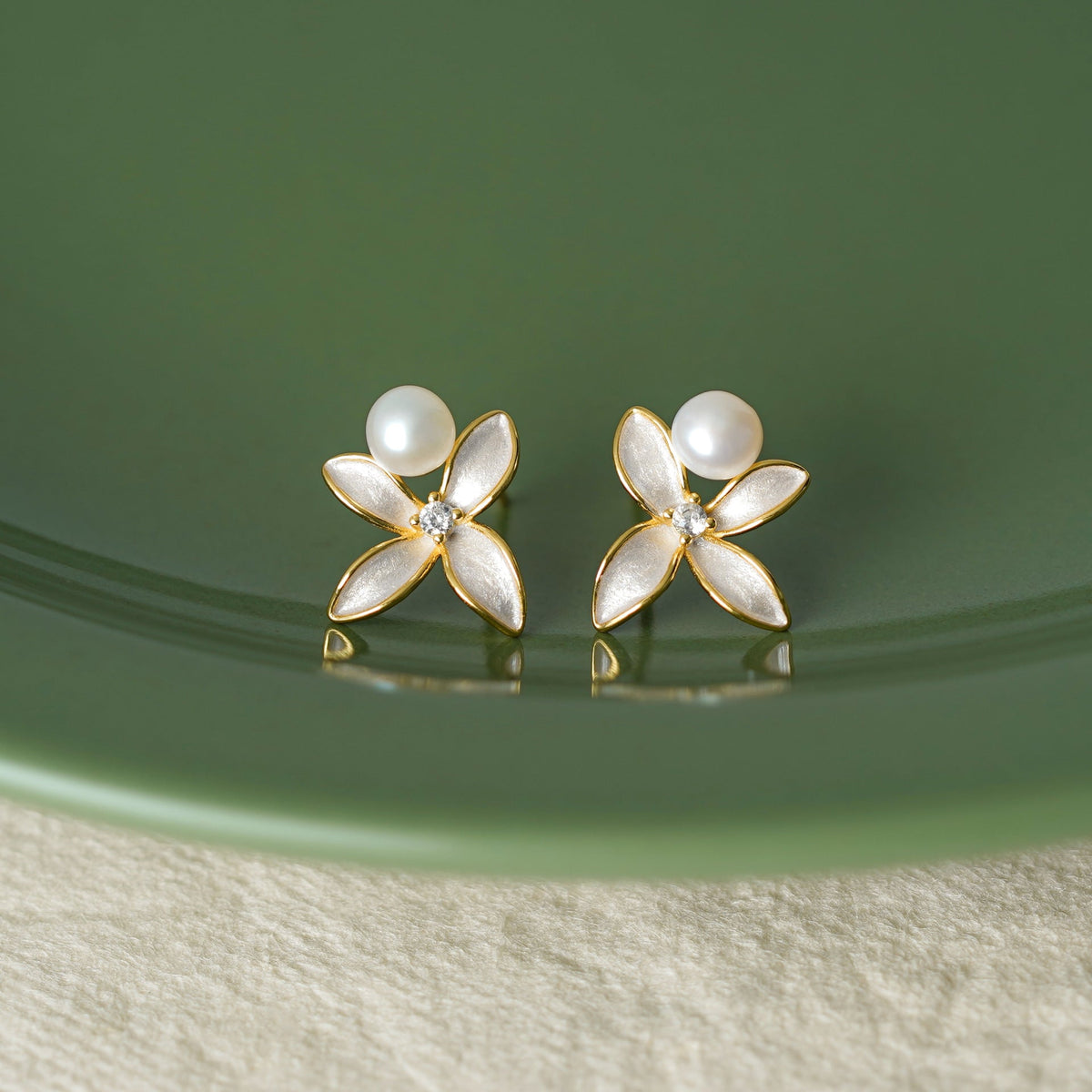 S925 sterling silver freshwater pearl flower earrings - golden