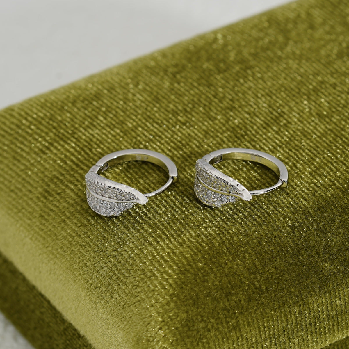 999 Silver Leaf Ear Buckle - Silvery