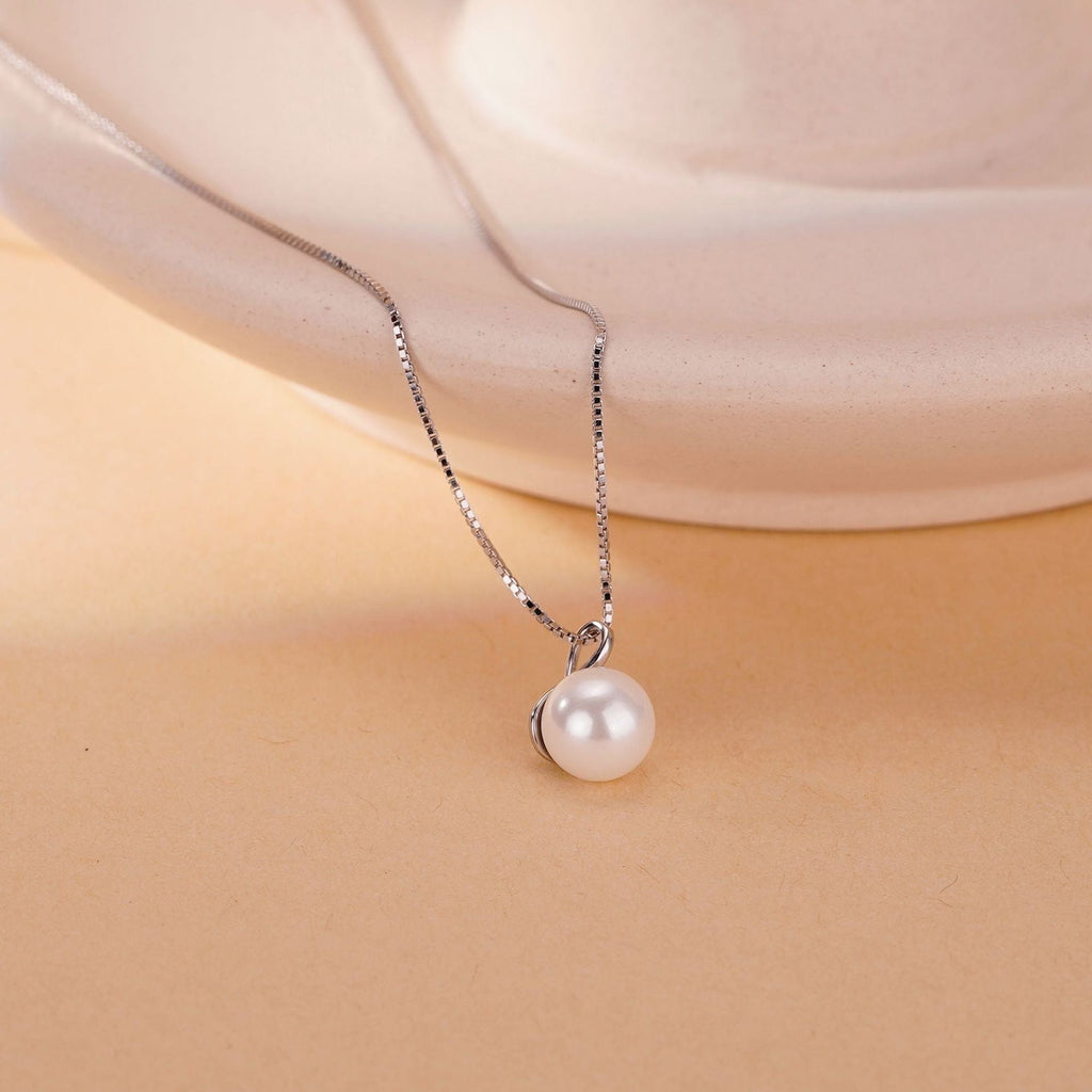 Imitation pearl necklace