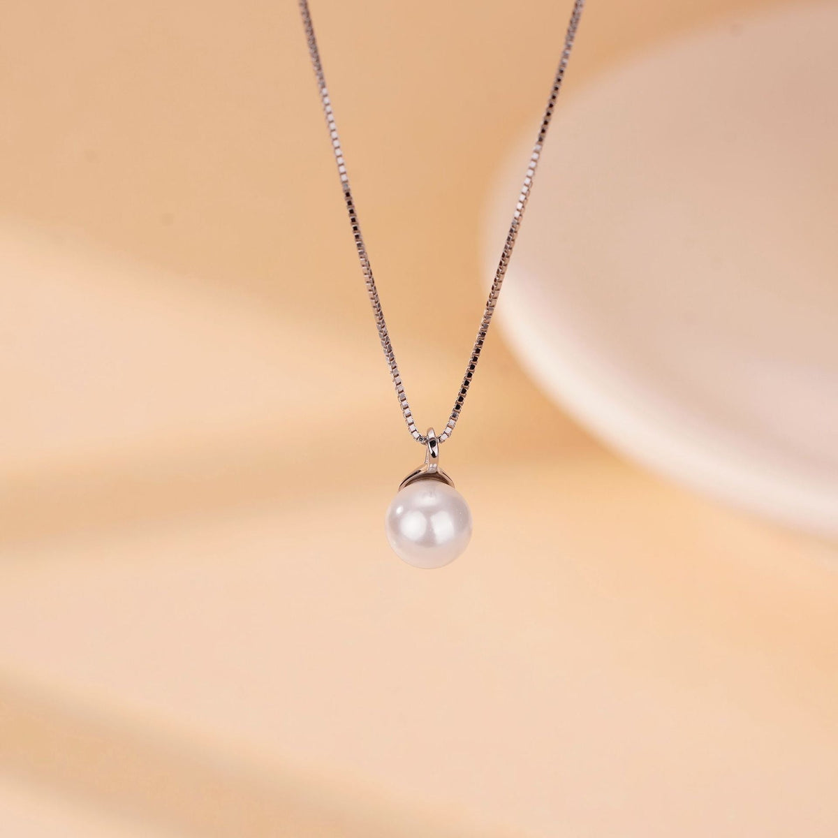 Imitation pearl necklace