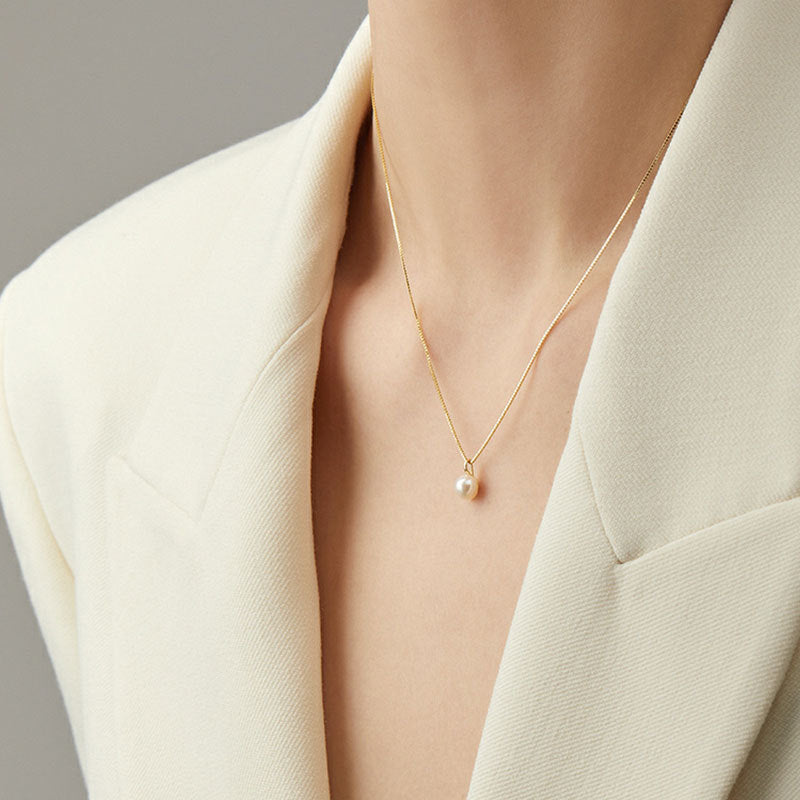 Imitation pearl necklace