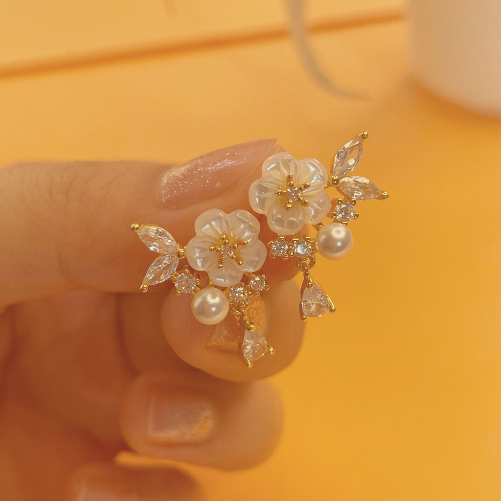 925 sterling silver flower shaped earrings - golden