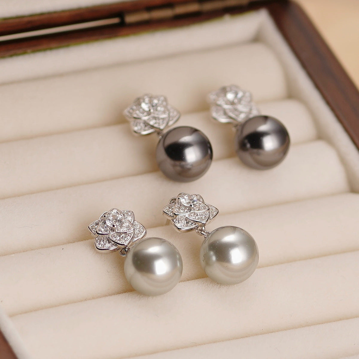 S925 sterling silver pearl earrings - silvery