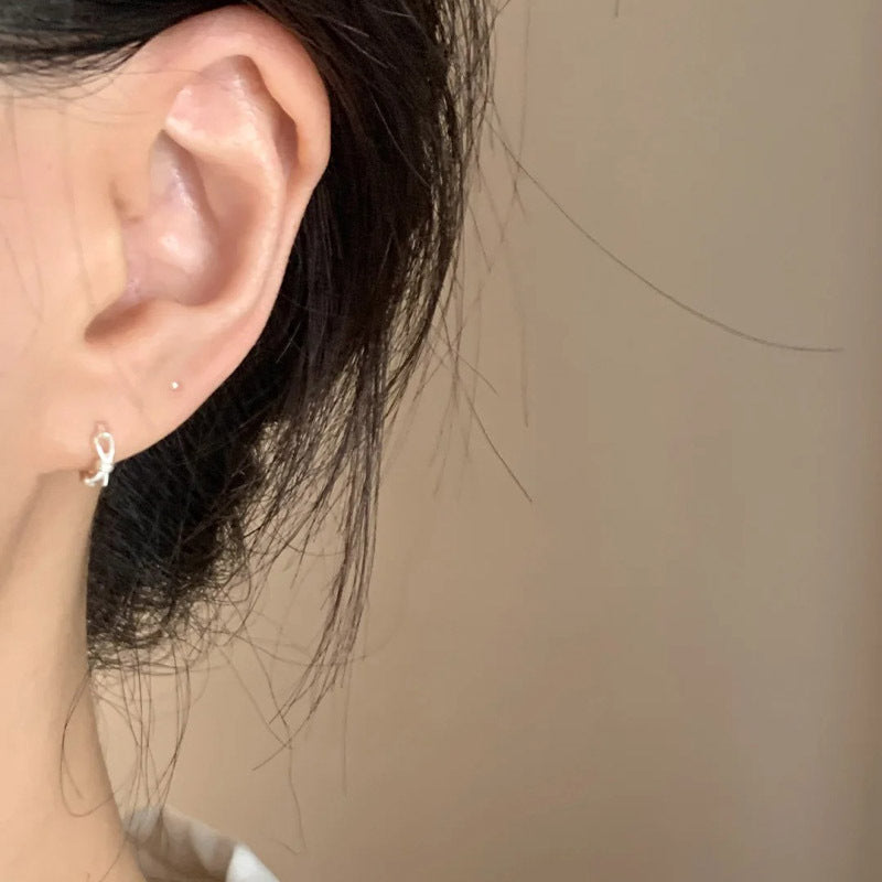 S925 sterling silver exquisite and compact bow ear buckle