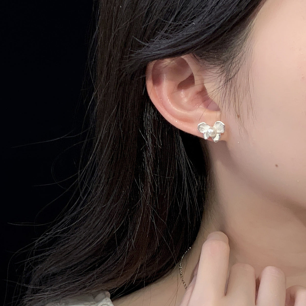 S925 pure silver imitation pearl bow earrings