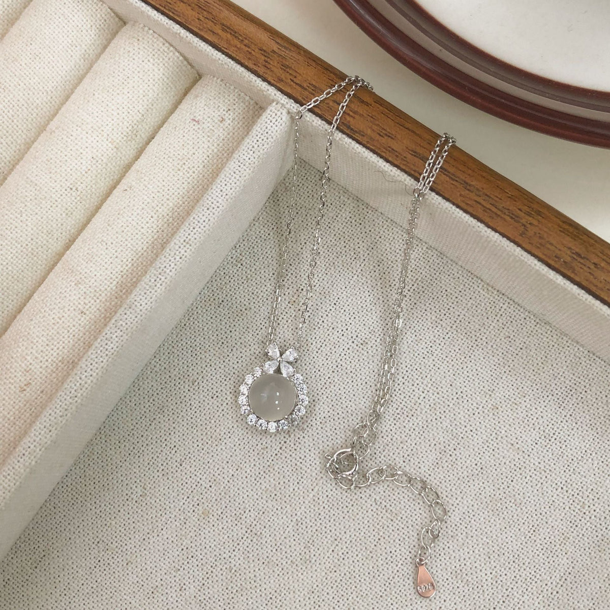 S925 Pure Silver White Jade Marrow Sparkling Zirconia Necklace - Silvery