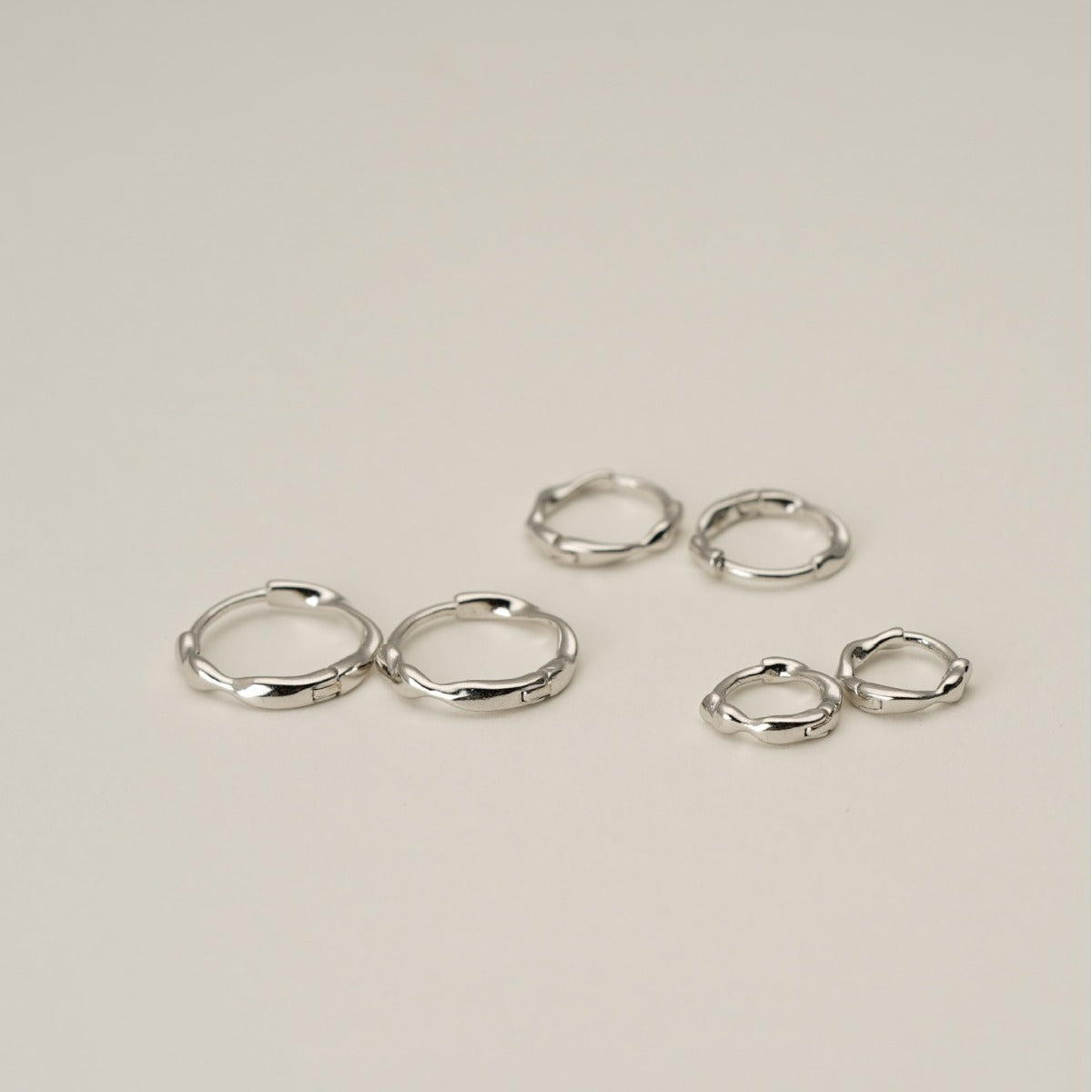 999 sterling silver Mobius shaped design circle ear buckle