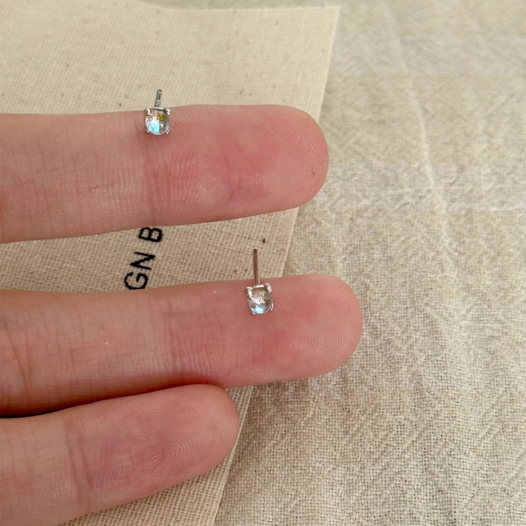 S925 silver small and exquisite imitation moonstone earring