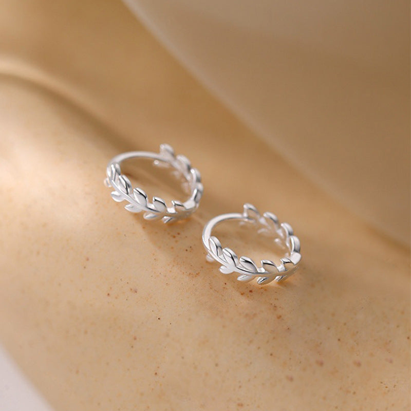 925 sterling silver leaf shaped ear buckle - silvery
